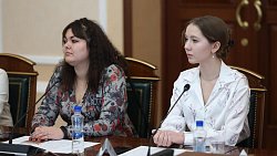 Губернатор Челябинской области поздравил учительниц Южного Урала с 8 Марта