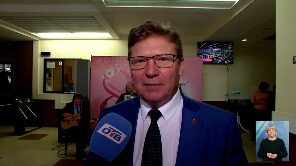 Министр культуры поздравил женщин с 8 марта