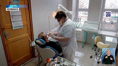 Волонтеры поздравили работающих в праздники