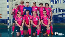 Когда в футбол играют женщины, мужчины сидят дома с детьми