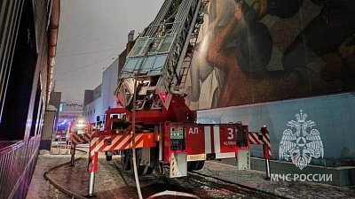 Видео пожара на крыше ТРК «Мегаполис» в Челябинске