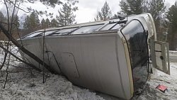 На трассе в Челябинской области перевернулся автобус с пассажирами