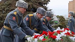 Владимир Якушев почтил память воинов Уральского добровольческого танкового корпуса