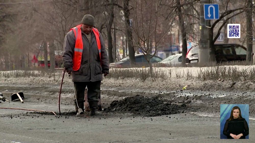 На дорогах работают люди с «огнемётами»