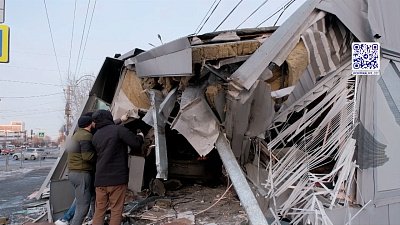 Легковушка влетела в торговый павильон в Челябинске