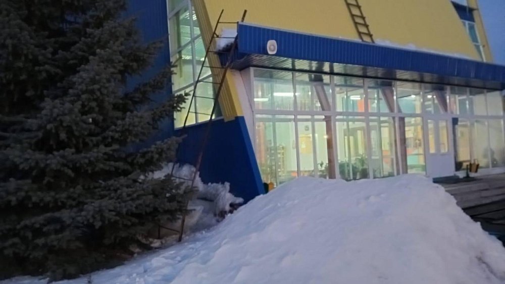 В Челябинской области СК возбудил уголовное дело по факту смерти ребенка из‑за ледяной глыбы