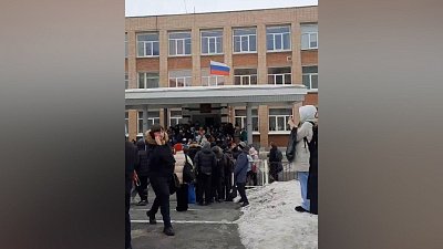 В Миассе массово эвакуировали детей из образовательных учреждений
