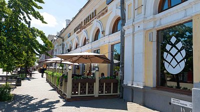 В Челябинске готовятся к открытию летних кафе и ресторанов