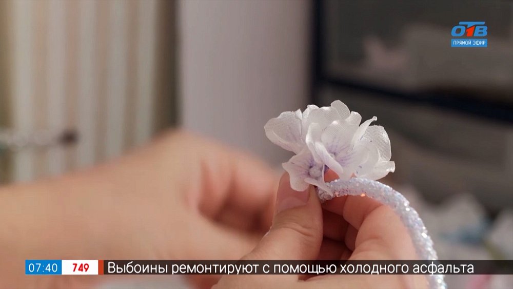 Украшения из ленточек в рубрике «Что в шкатулке?»