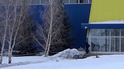 В Челябинской области глыба льда упала на голову ребенку