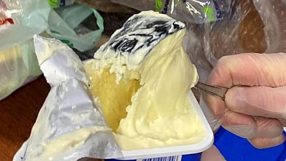 В Кыштыме заключенному колонии отправили мефедрон в упаковке плавленого сыра