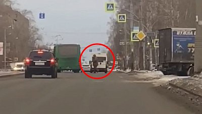 В Челябинске полицейские контролируют водителей общественного транспорта