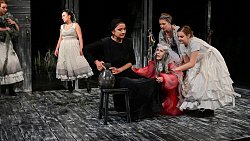 В Челябинском театре драмы состоялась премьера «Дома Бернарды Альбы»