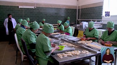 Супруги из Чебаркуля делают пельмени и вареники