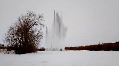 В Челябинской области взорвали лед на реке Нижний Тогузак