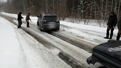 В Челябинской области затопило дорогу в поселок Зюраткуль
