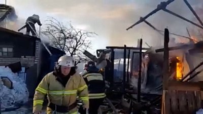 В Красноармейском районе вспыхнули дом и баня