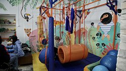 Хрупкие цветы: как в южноуральской «запретке» помогают особенным детям встать на ноги