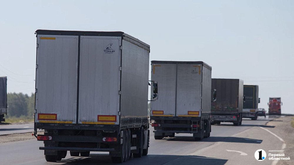 На границе с Казахстаном развернули машину с 17 тоннами фруктов