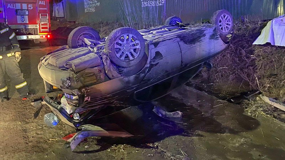 Автомобиль «БМВ» перевернулся после ДТП в Челябинске