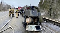 На трассе в Челябинской области УАЗ перевернулся после ДТП с грузовиком