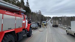 На трассе в Челябинской области УАЗ перевернулся после ДТП с грузовиком
