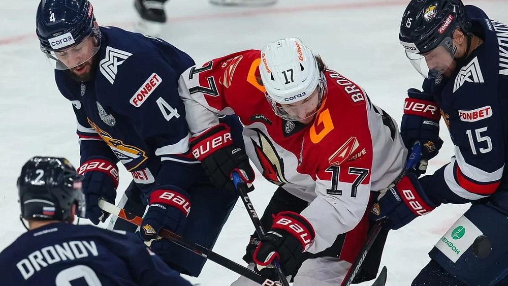 Хоккеисты «Металлурга» потерпели третье поражение кряду от «Авангарда» в Кубке Гагарина