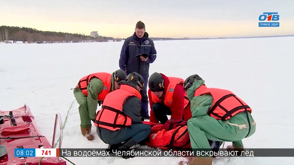 Соревнование студентов в сюжете «Спасение утопающего»