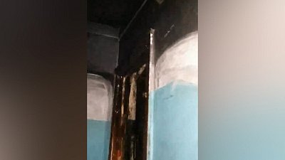 Жители Снежинска жалуются на неотремонтированный после пожара подъезд