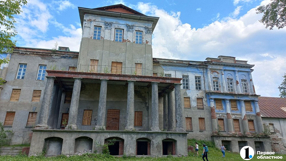 На реконструкцию ограды и водопровод к «Белому дому» в Кыштыме выделили 254 млн рублей