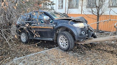 В Челябинске лихач протаранил припаркованные машины