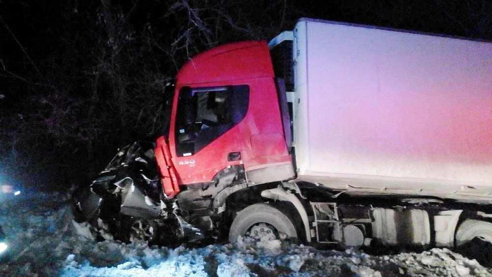 Четверо подростков и водитель автомобиля ВАЗ погибли в ДТП с грузовиком в Челябинской области