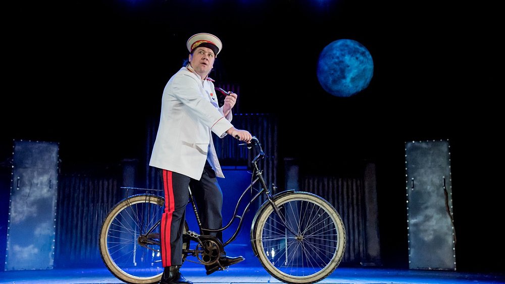 Ночные экскурсии и выставки костюмов: в Челябинске отметят День театра