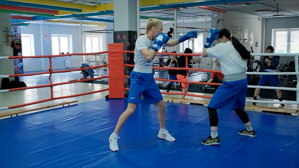 Побываем в секции женского бокса в программе «Весь спорт»