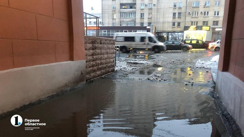 Челябинцы массово жалуются на подтопление улиц талыми водами