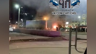 В центре Челябинска загорелся грузовой автомобиль