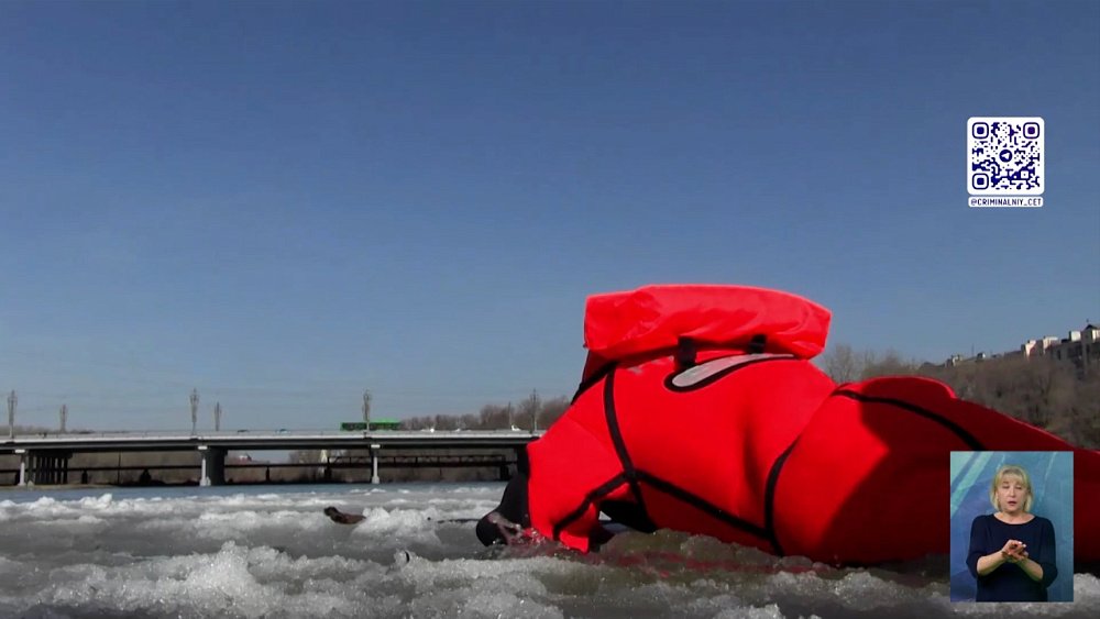 Что делать, если провалился под лед?