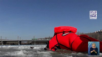 Что делать, если провалился под лед?