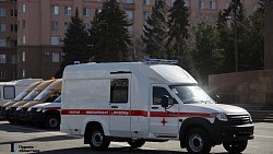 66 новых школьных автобусов и медицинских автомобилей передали в города и районы Челябинской области