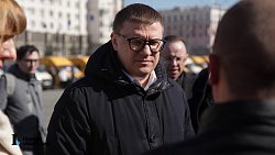 66 новых школьных автобусов и медицинских автомобилей передали в города и районы Челябинской области