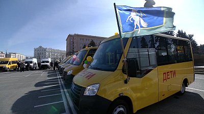 В Челябинской области муниципалитеты получили школьные автобусы и автомобили скорой помощи