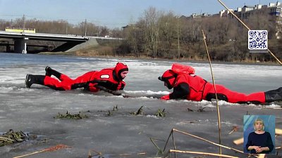 Как спасти себя, если вы провалились под лед?