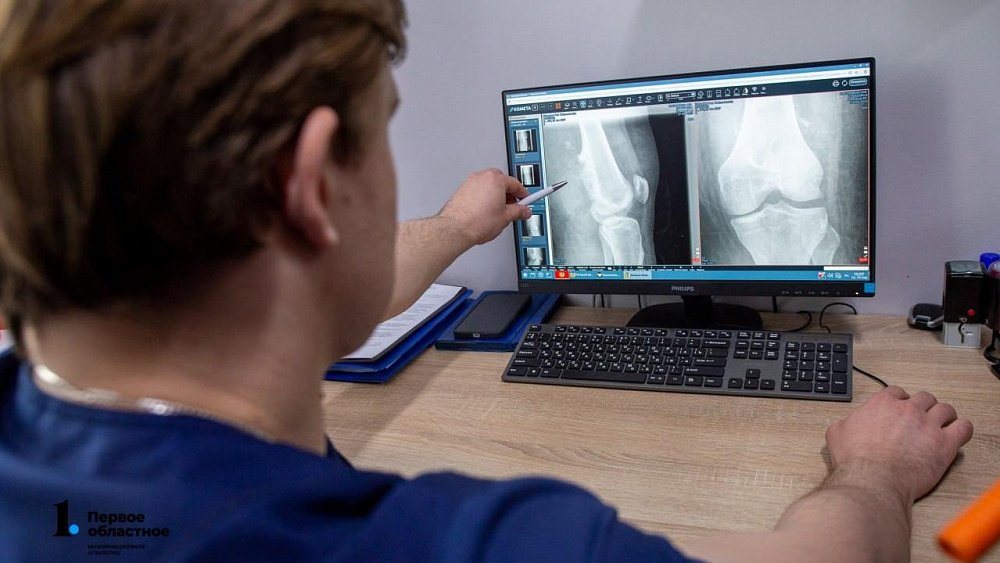 Челябинские хирурги удалили мужчине костную опухоль размером с кулак