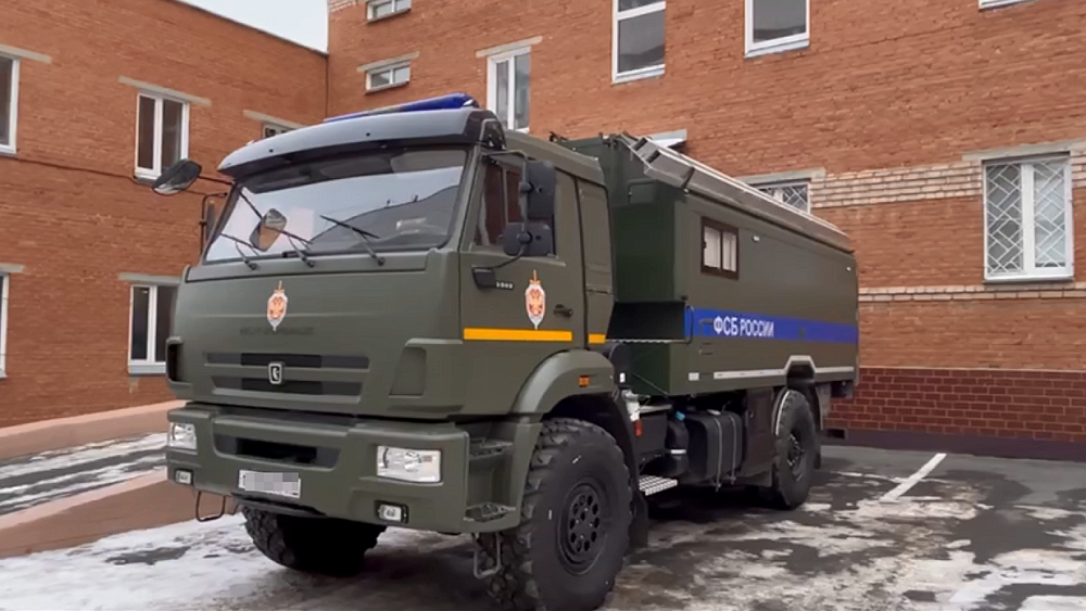 В Челябинске силовики проводят учения по пресечению теракта в образовательном учреждении