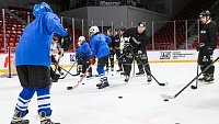 Хоккеисты «Трактора» провели тренировку с юными спортсменами с ментальными особенностями