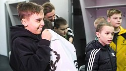 Хоккеисты «Трактора» провели тренировку с юными спортсменами с ментальными особенностями