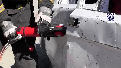 В Челябинске отечественная «Волга» врезалась в бетонное ограждение