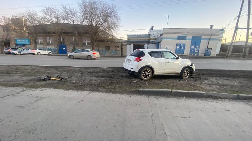 В Челябинске возбудили уголовное дело на сбившую подростков-самокатчиков женщину