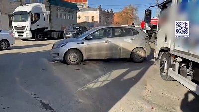 Грузовик влетел в стену больницы