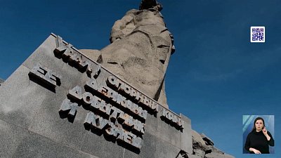 На монументе «Сказ об Урале» заржавели буквы